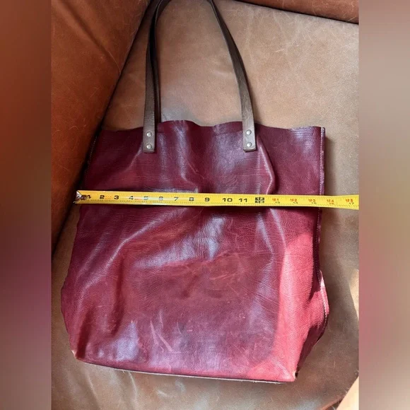 Vintage vibes red maroon brown soft leather tote Toshi minimal designer luxe - Picture 12 of 17